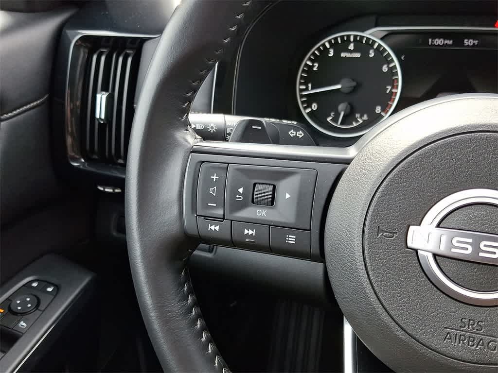 2025 Nissan Pathfinder SV