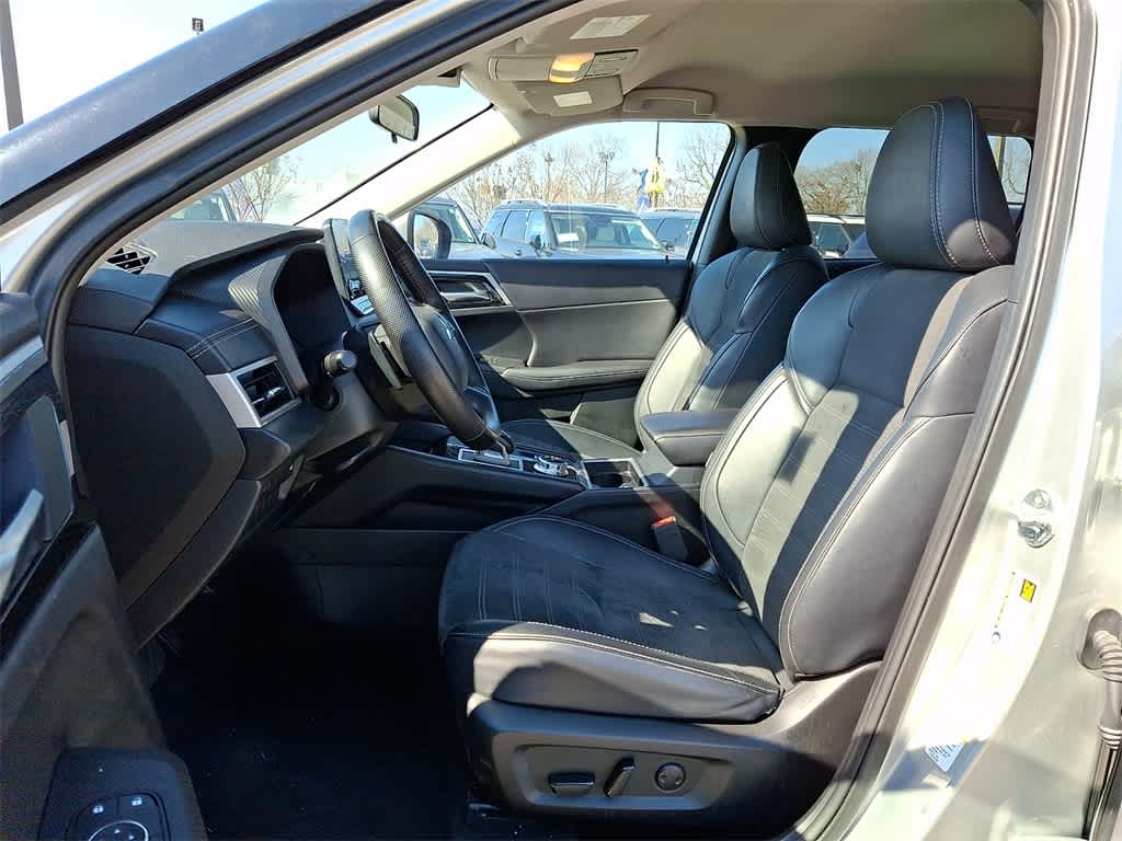 2024 Mitsubishi Outlander SE