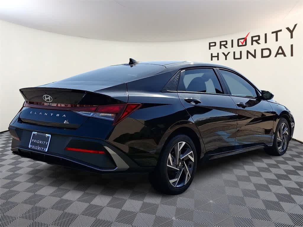 2025 Hyundai Elantra SEL Sport