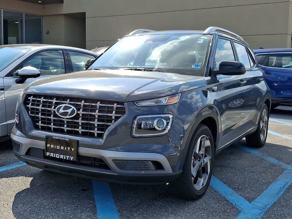 2025 Hyundai Venue Limited IVT's photo
