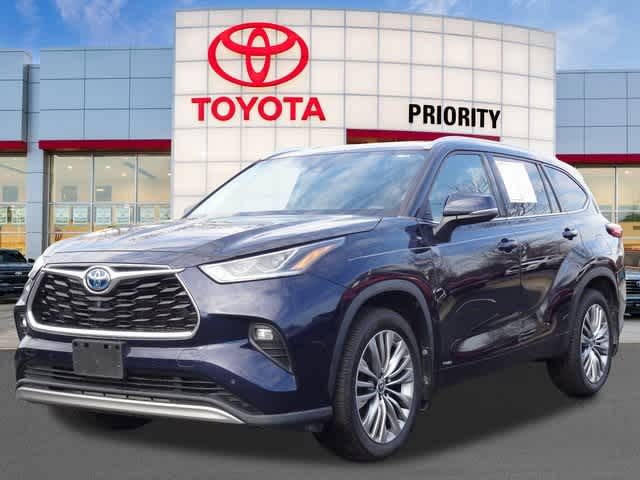 2022 Toyota Highlander Hybrid Platinum