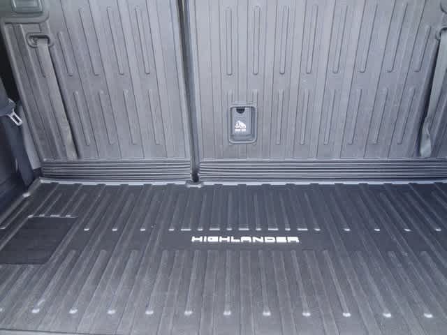 2022 Toyota Highlander Hybrid Platinum