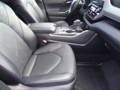 2022 Toyota Highlander Hybrid Platinum