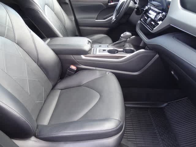 2022 Toyota Highlander Hybrid Platinum
