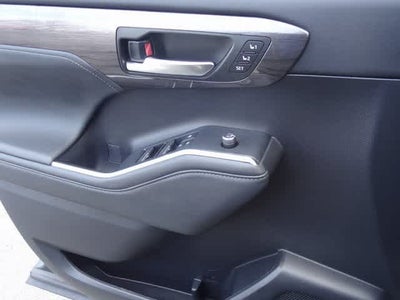 2022 Toyota Highlander Hybrid Platinum