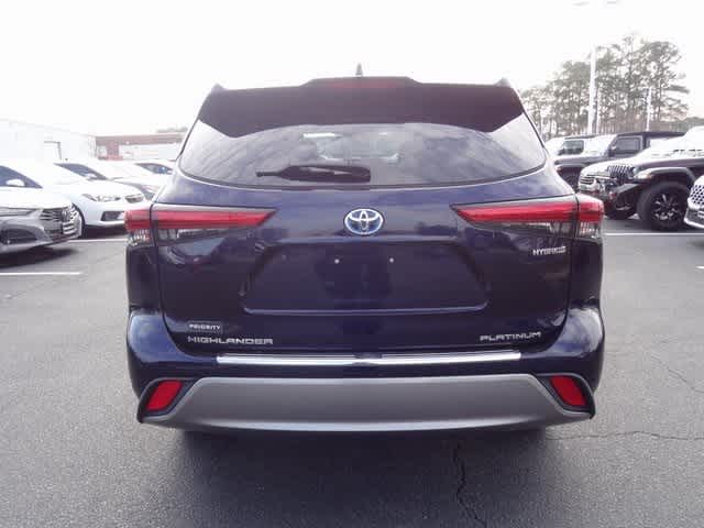 2022 Toyota Highlander Hybrid Platinum