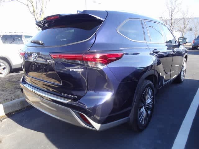 2022 Toyota Highlander Hybrid Platinum