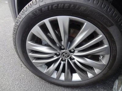 2022 Toyota Highlander Hybrid Platinum