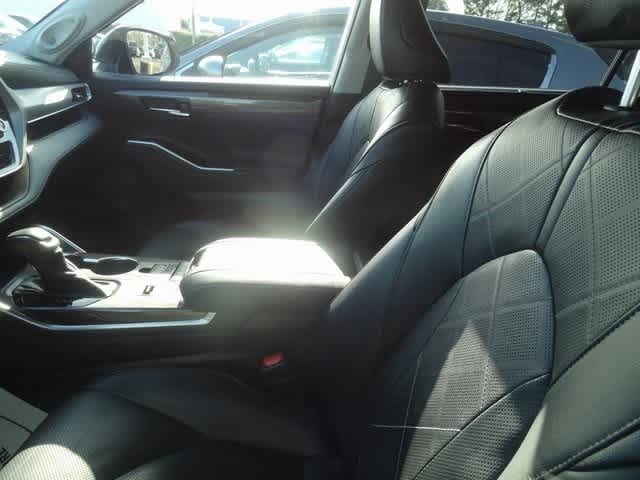 2022 Toyota Highlander Hybrid Platinum