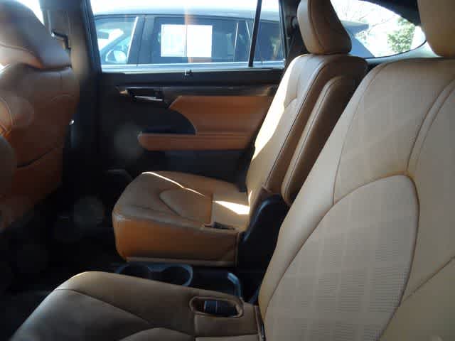 2024 Toyota Highlander Hybrid Platinum