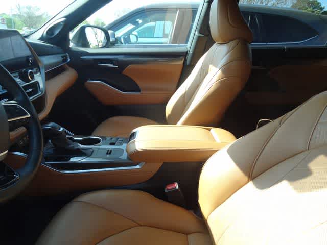 2024 Toyota Highlander Hybrid Platinum