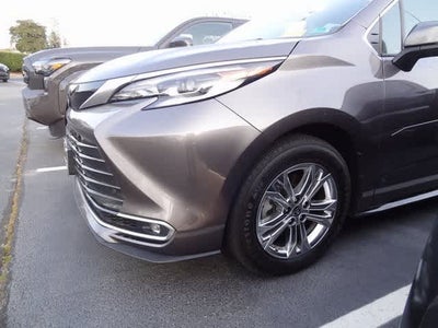 2023 Toyota Sienna Platinum