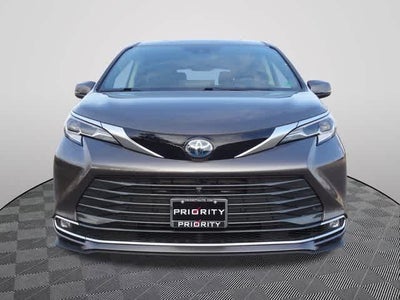 2023 Toyota Sienna Platinum