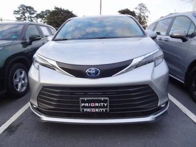 2025 Toyota Sienna XLE