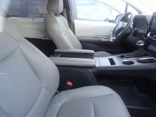2025 Toyota Sienna XLE