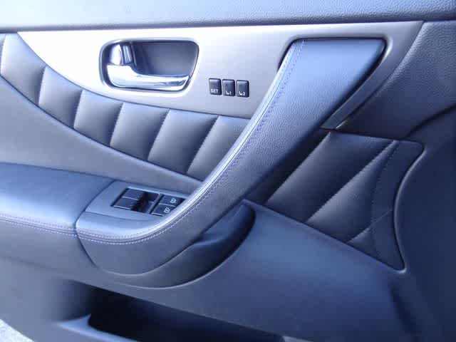 2017 INFINITI QX70 AWD