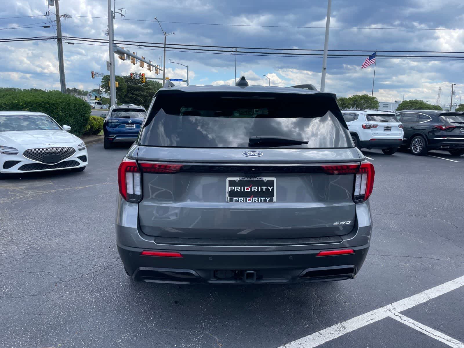 2025 Ford Explorer ST-Line