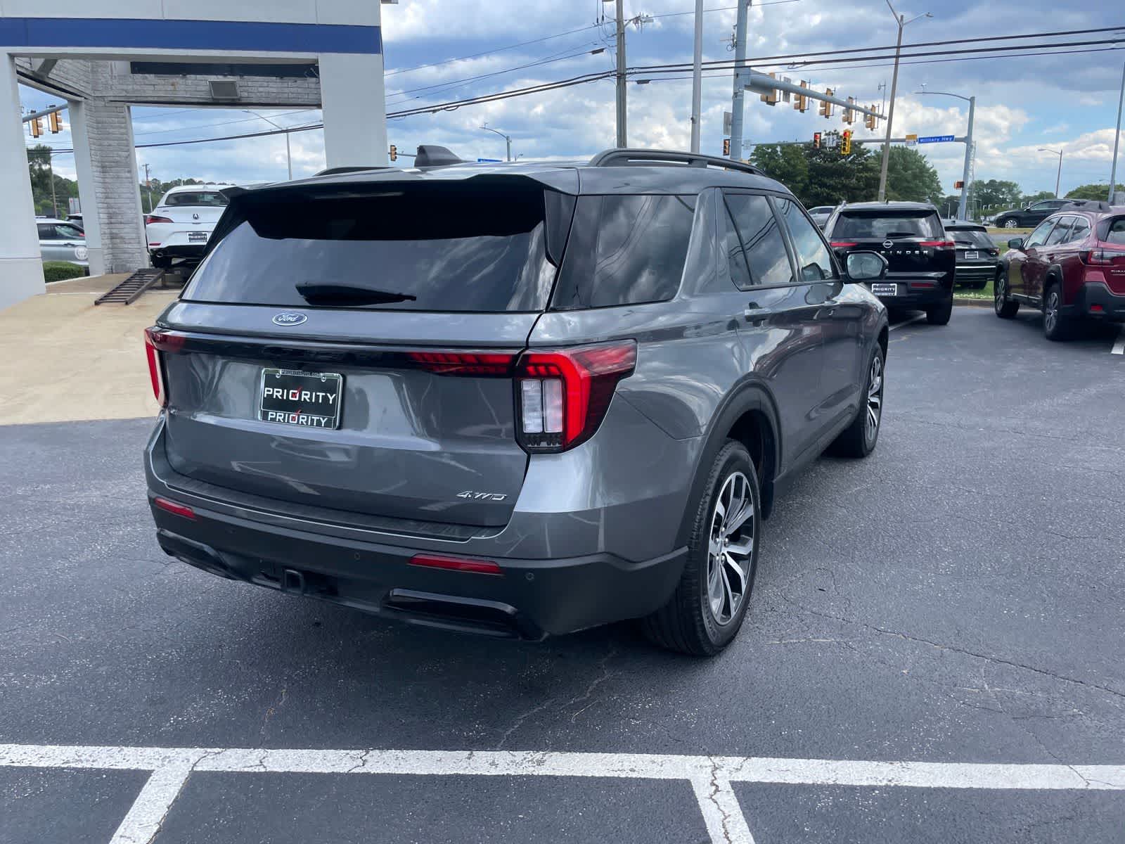 2025 Ford Explorer ST-Line