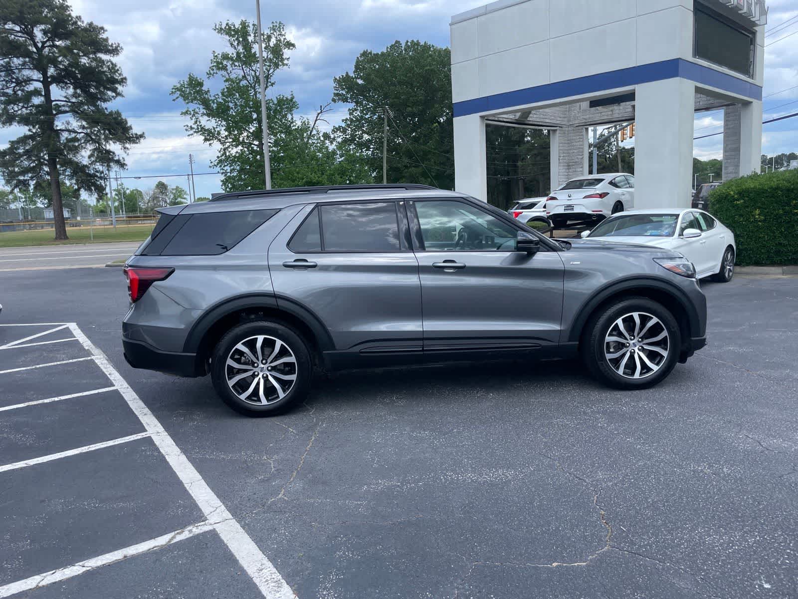2025 Ford Explorer ST-Line
