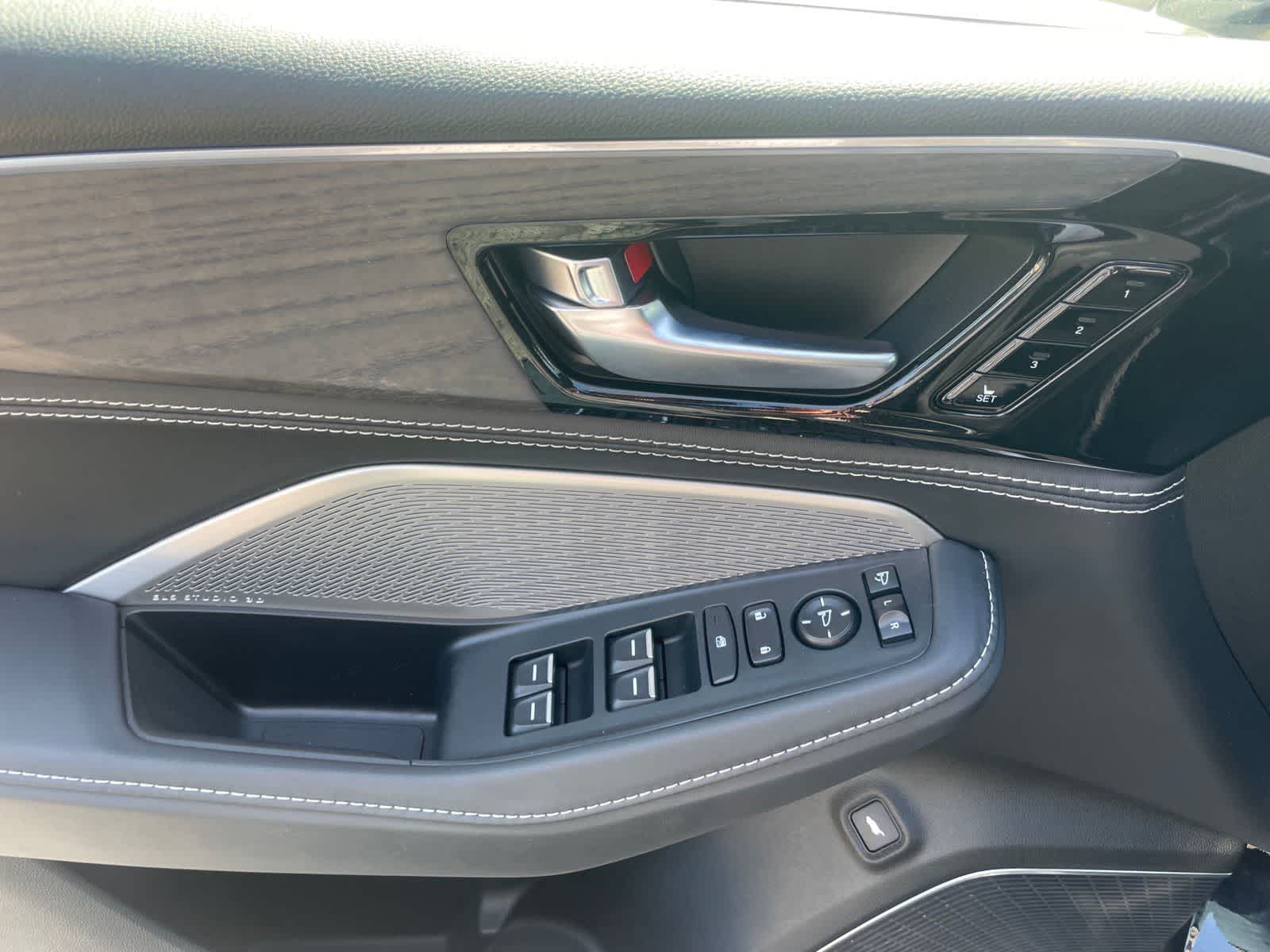 2023 Acura MDX w/Advance Package