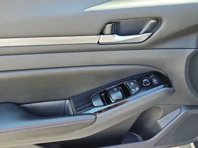 2025 Nissan Altima SR