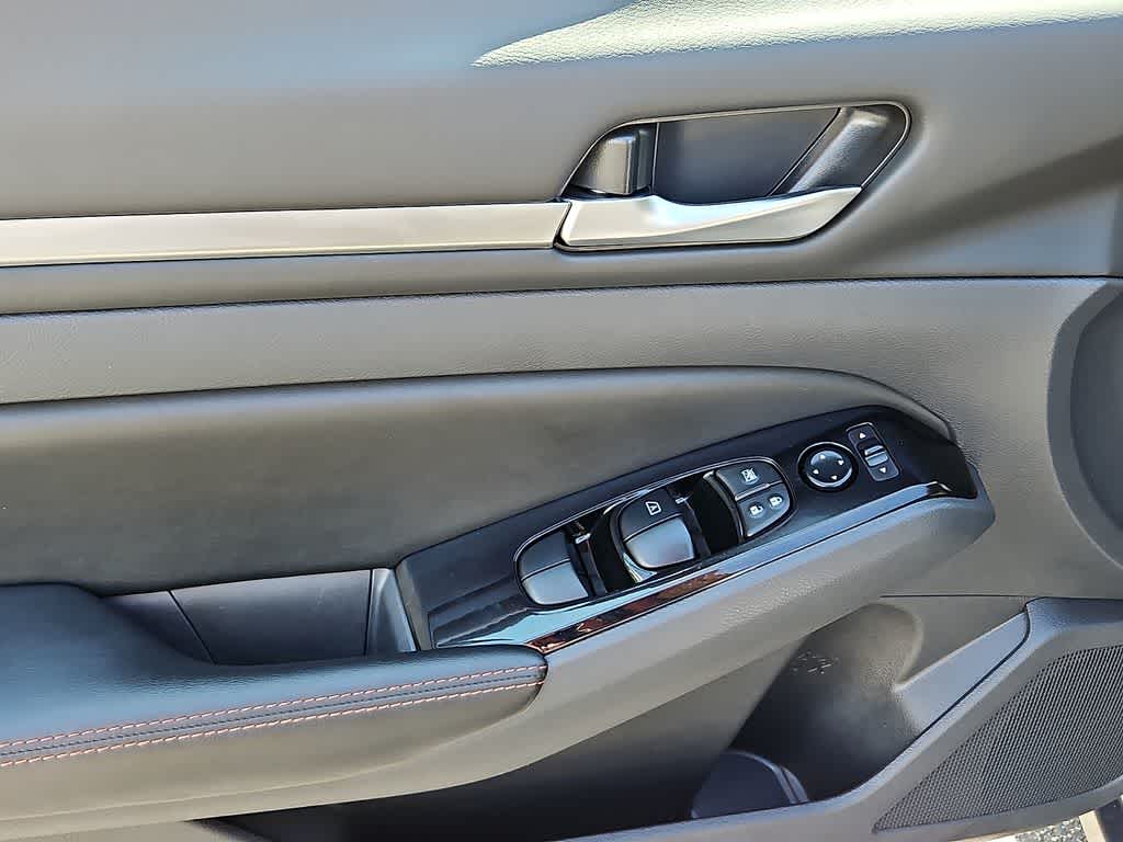 2025 Nissan Altima SR