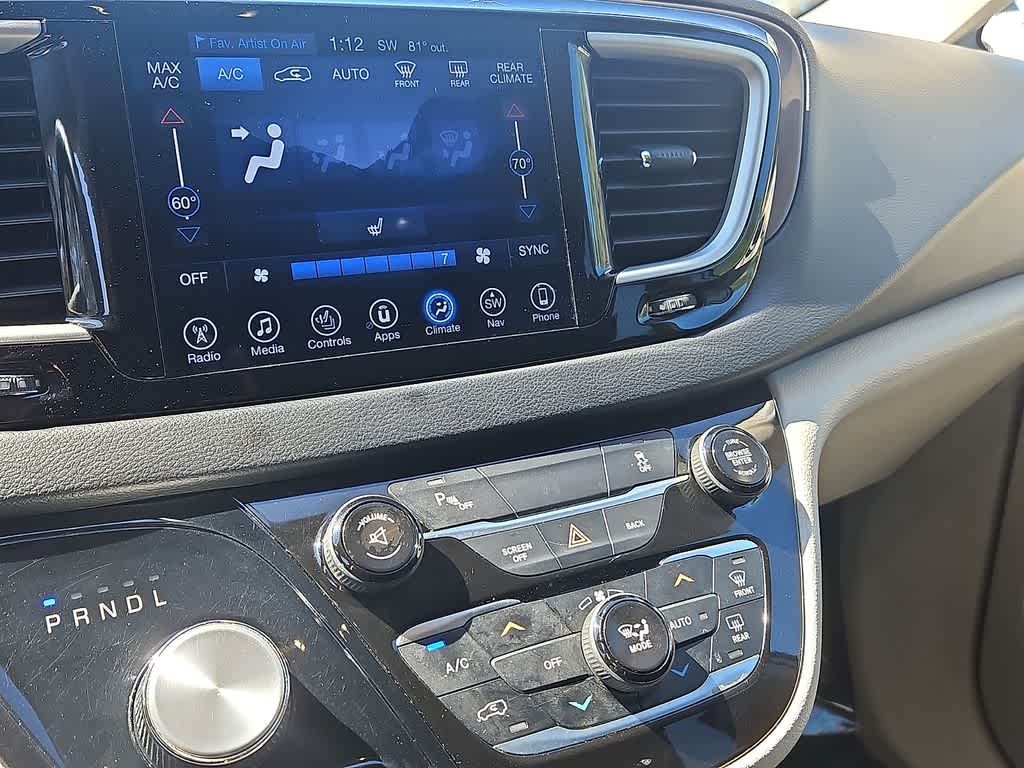 2017 Chrysler Pacifica Touring-L