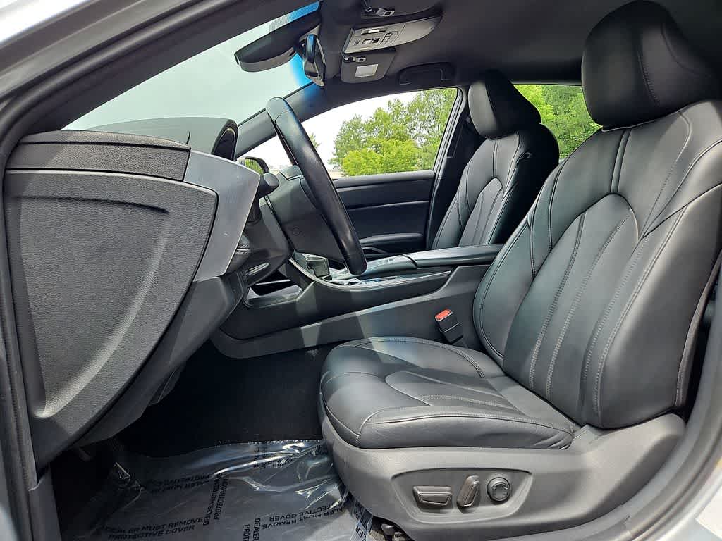 2019 Toyota Avalon Hybrid XLE