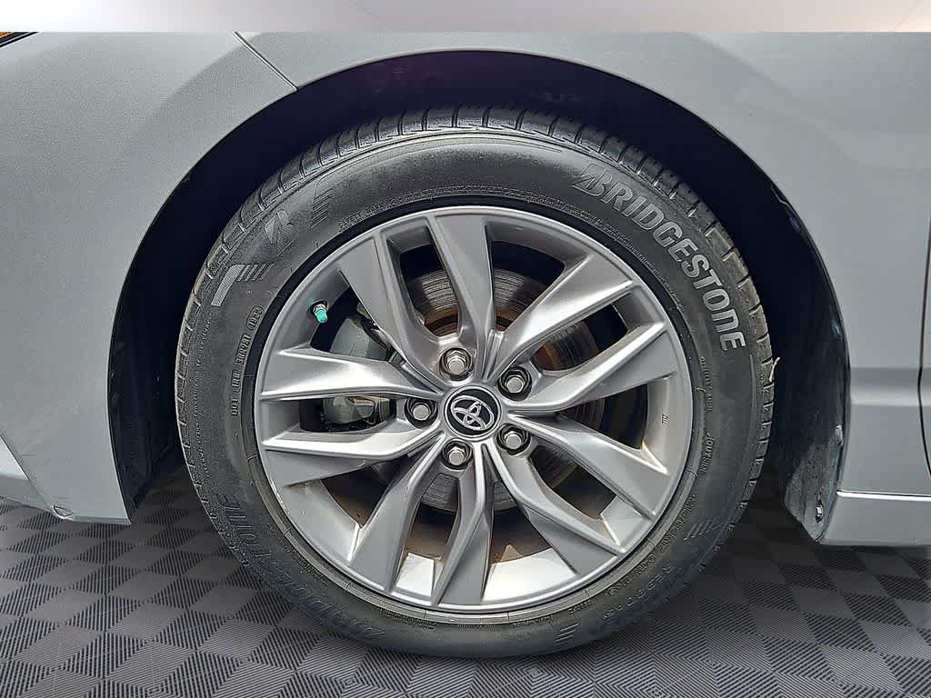 2019 Toyota Avalon Hybrid XLE