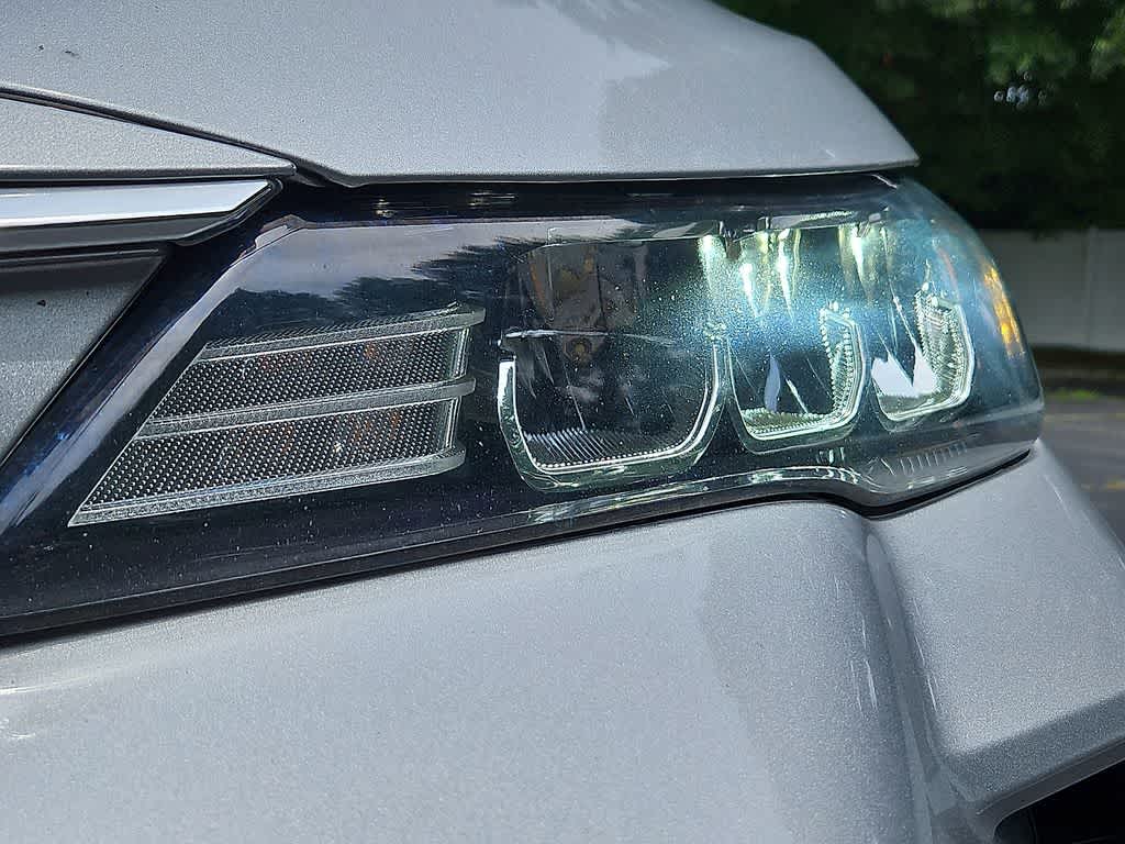 2019 Toyota Avalon Hybrid XLE