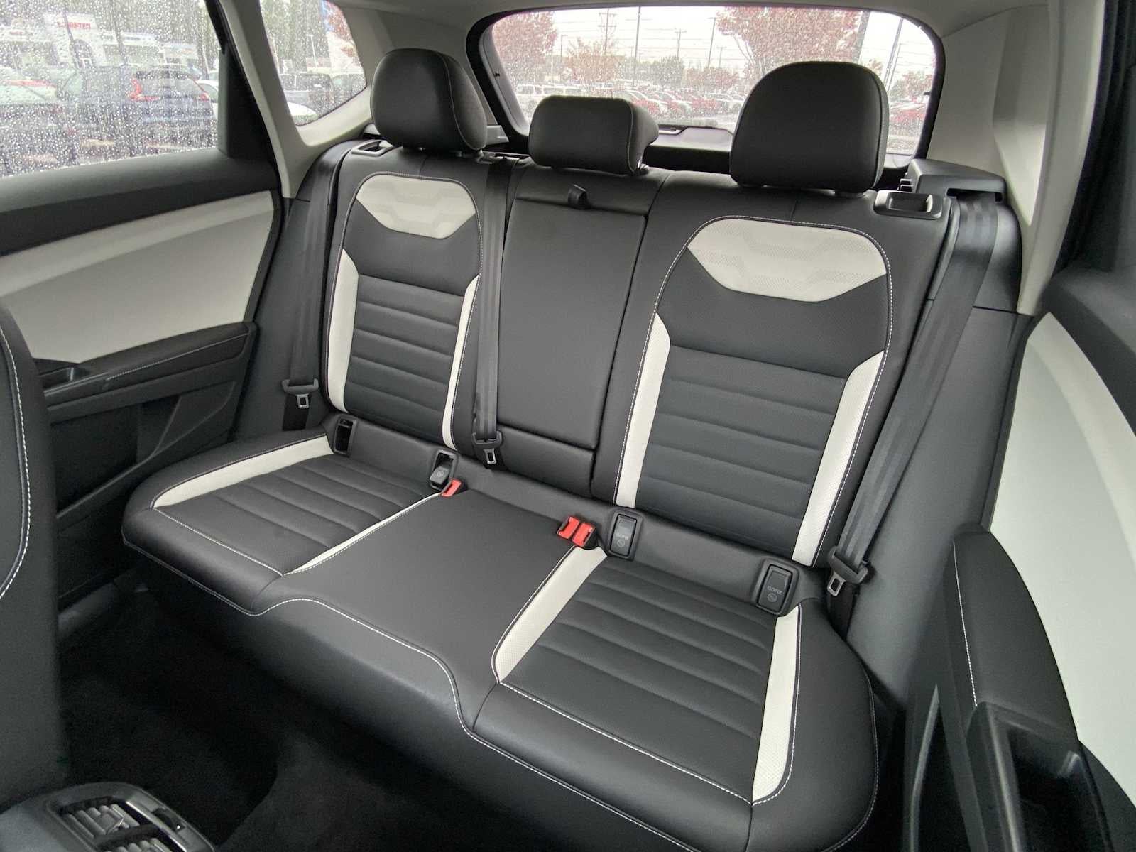 2025 Volkswagen Taos SEL