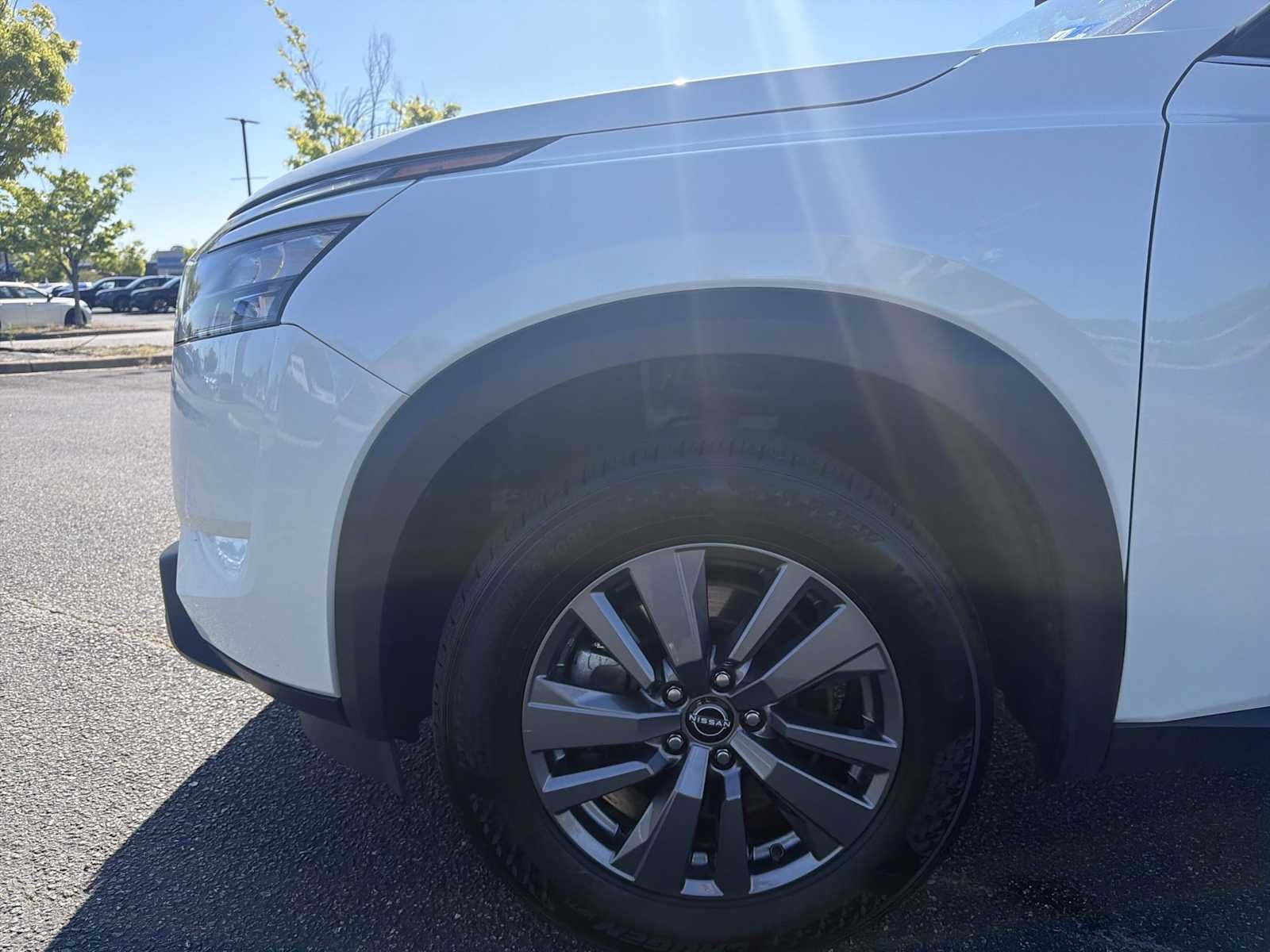 2024 Nissan Pathfinder SV