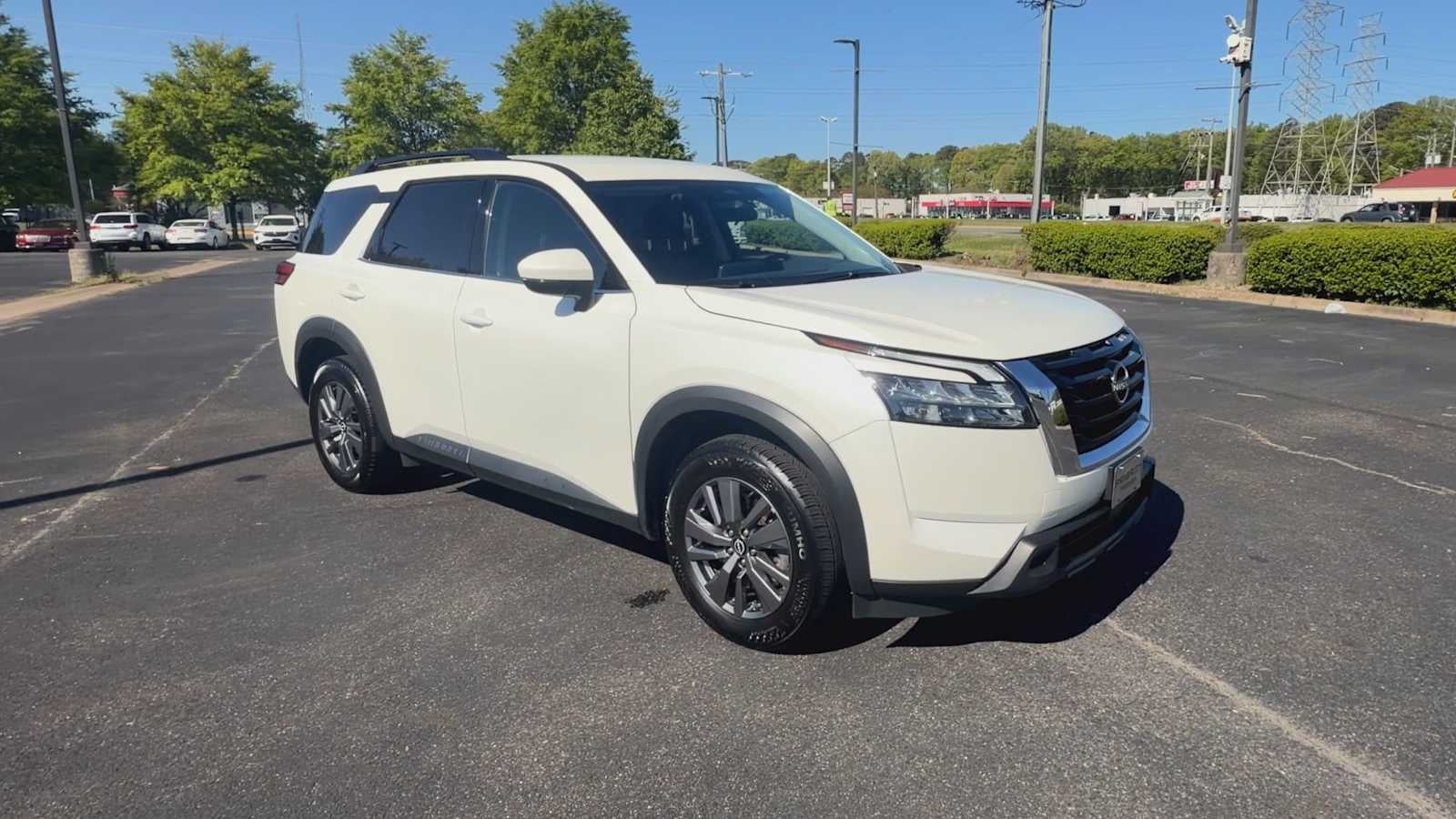 2024 Nissan Pathfinder SV