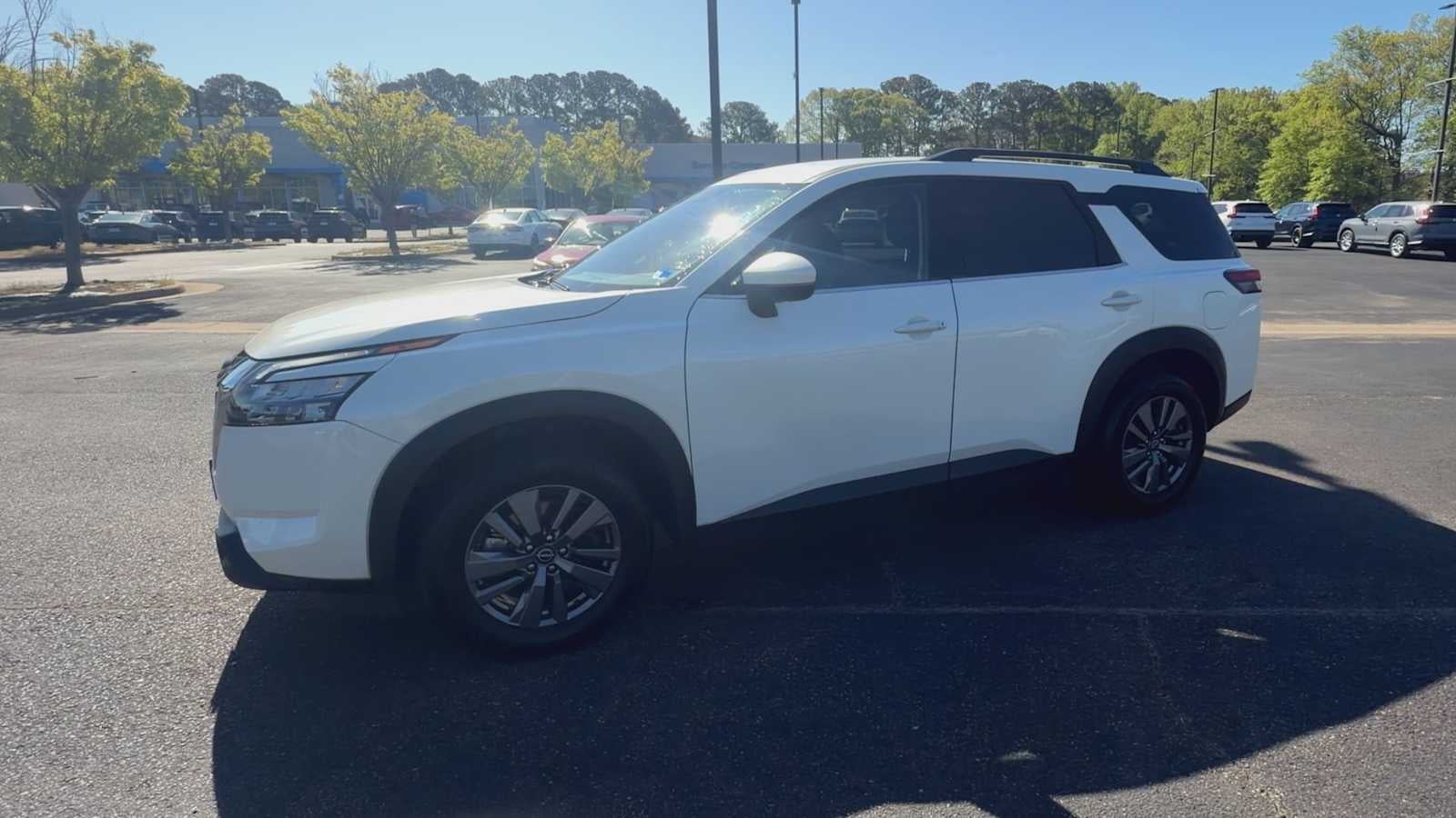 2024 Nissan Pathfinder SV