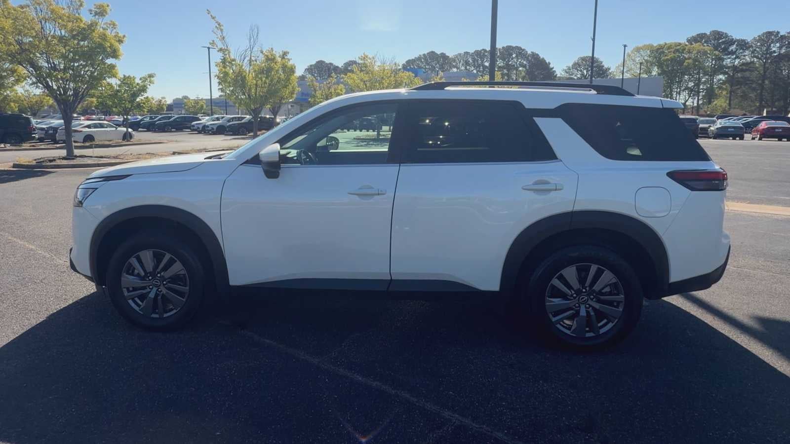 2024 Nissan Pathfinder SV