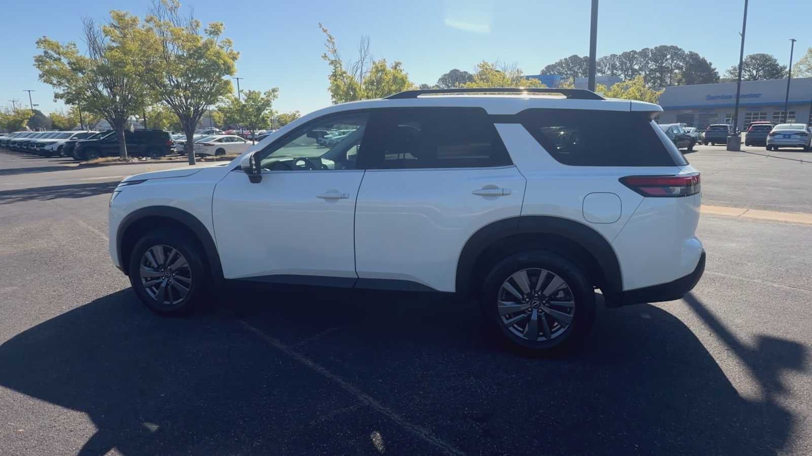 2024 Nissan Pathfinder SV