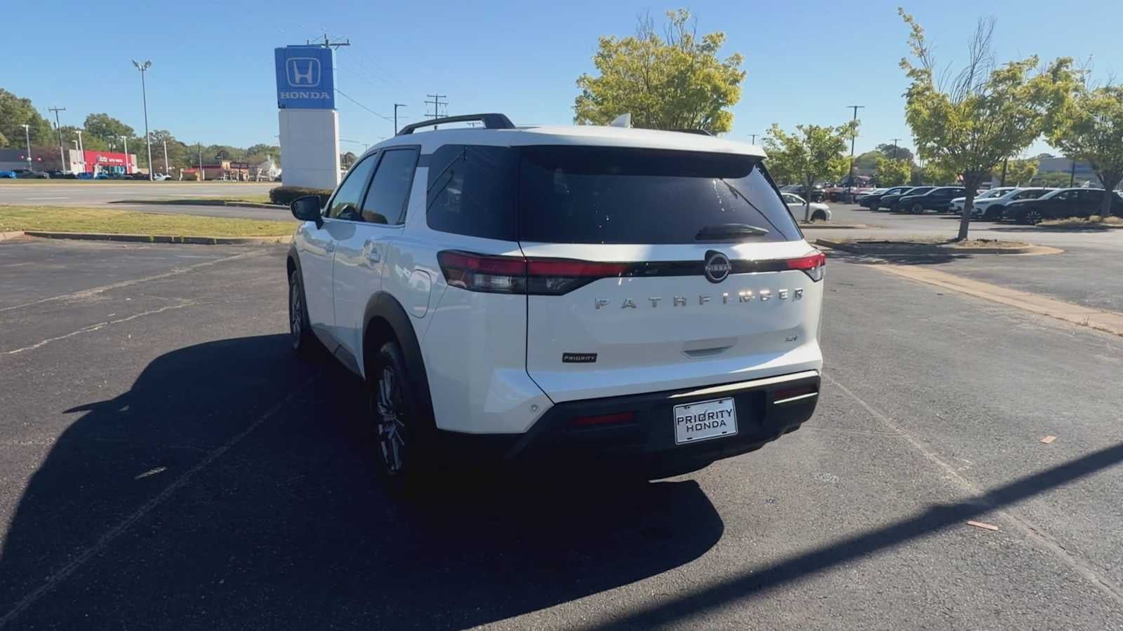 2024 Nissan Pathfinder SV