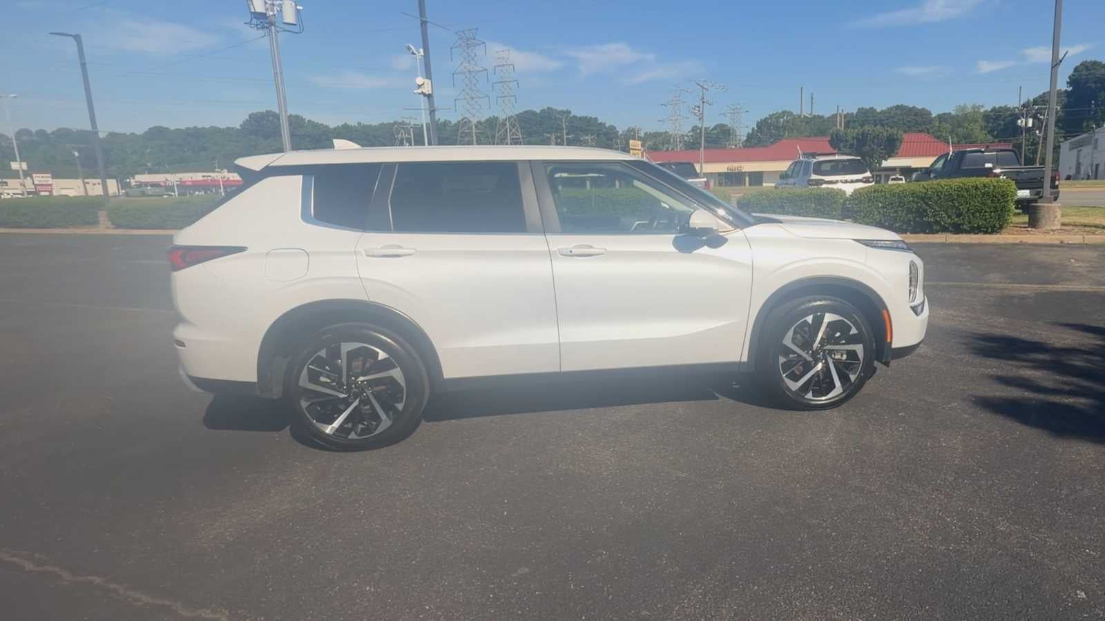 2024 Mitsubishi Outlander SE
