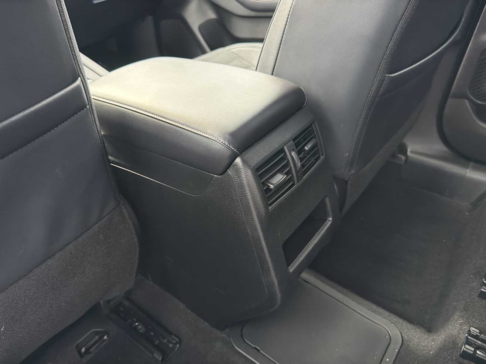 2024 Mitsubishi Outlander Plug-In Hybrid SE