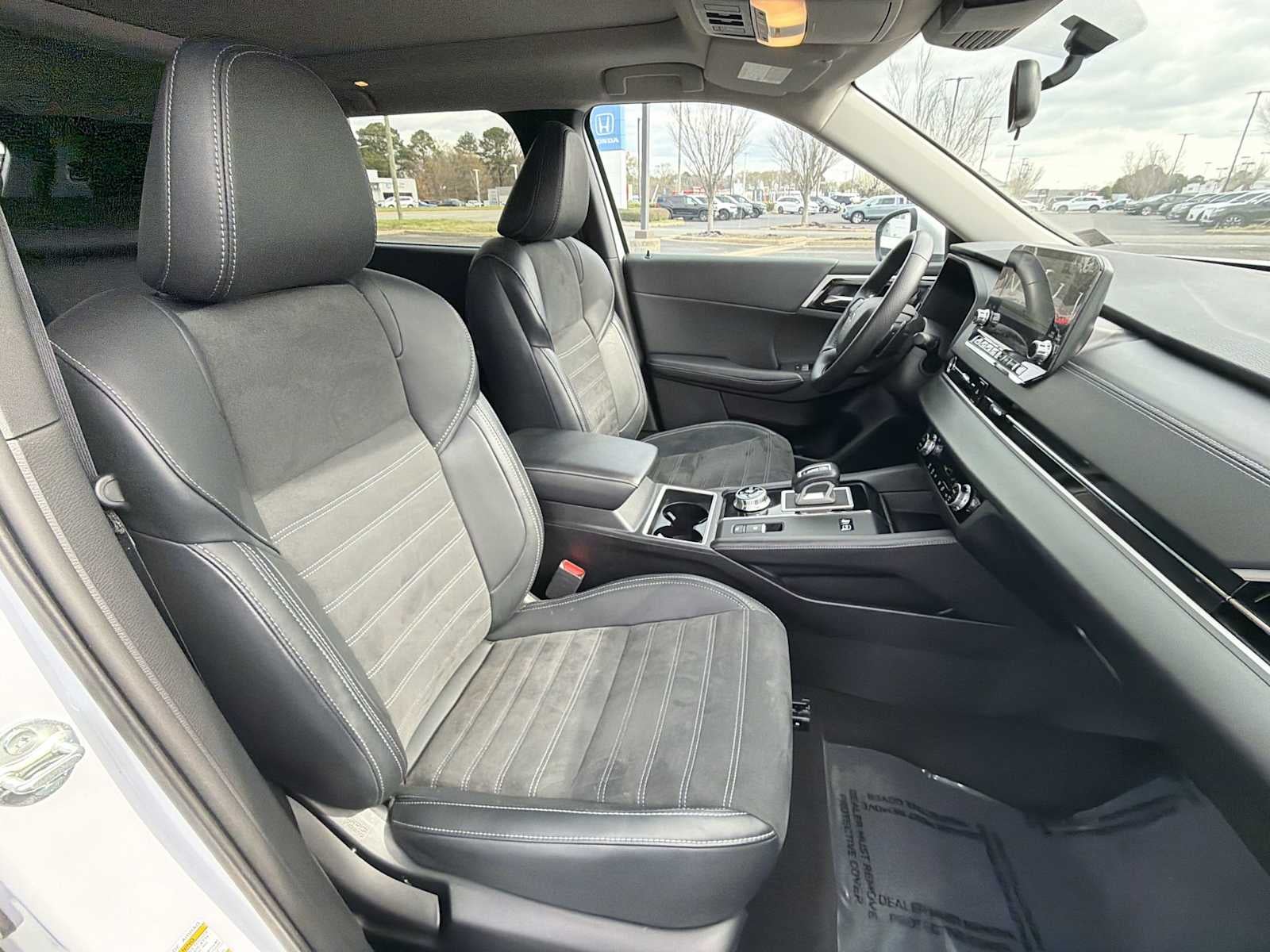 2024 Mitsubishi Outlander Plug-In Hybrid SE