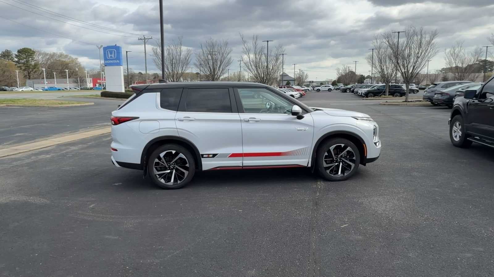 2024 Mitsubishi Outlander Plug-In Hybrid SE